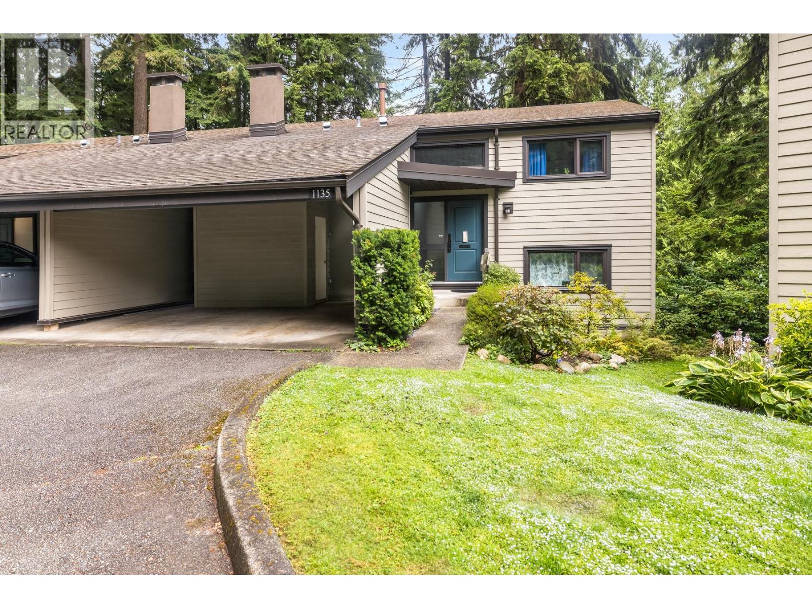 1135 HERITAGE BOULEVARD, North Vancouver