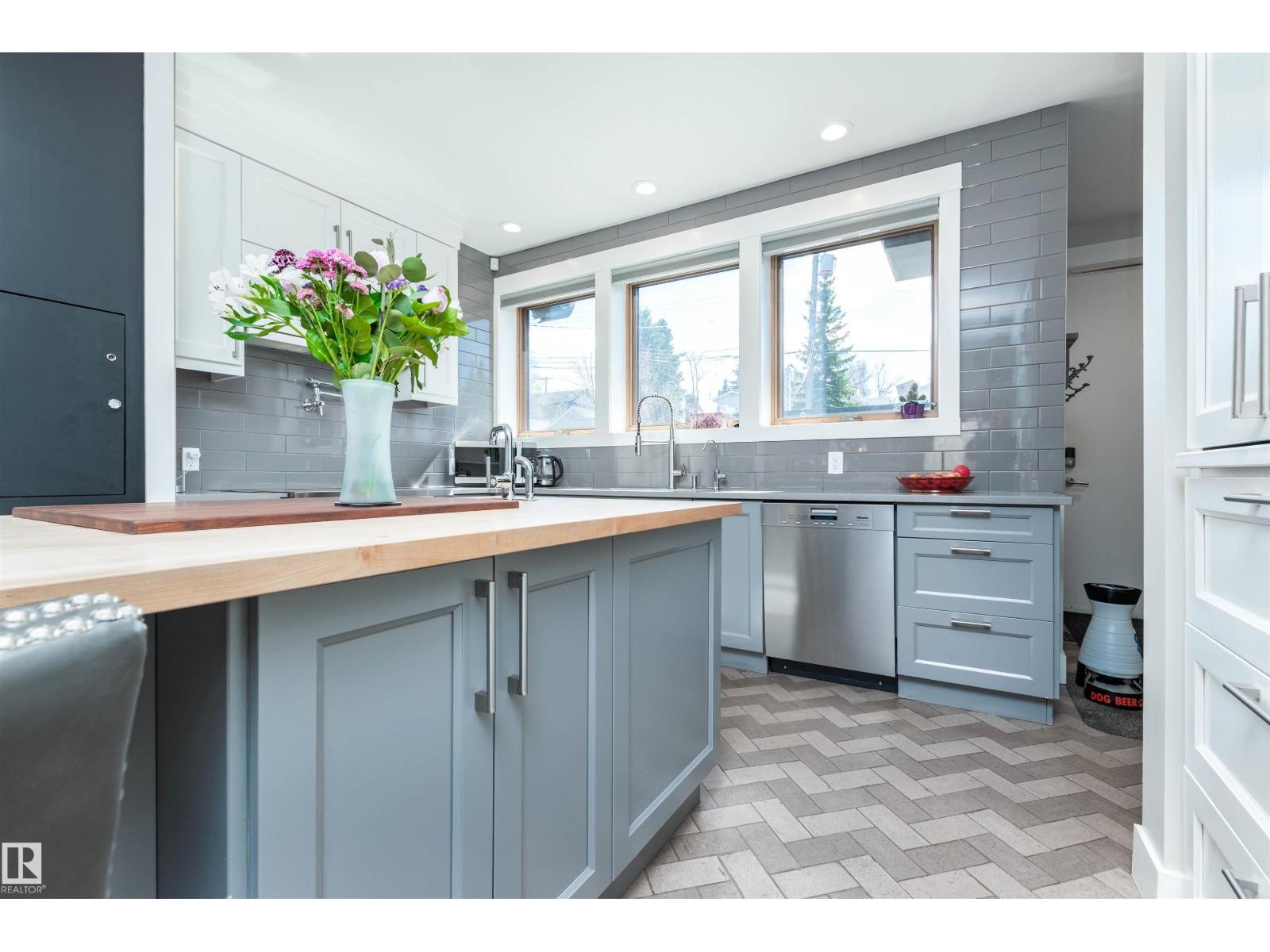 9629 84 Av Nw, Edmonton, Alberta  T6C 1E7 - Photo 10 - E4483537