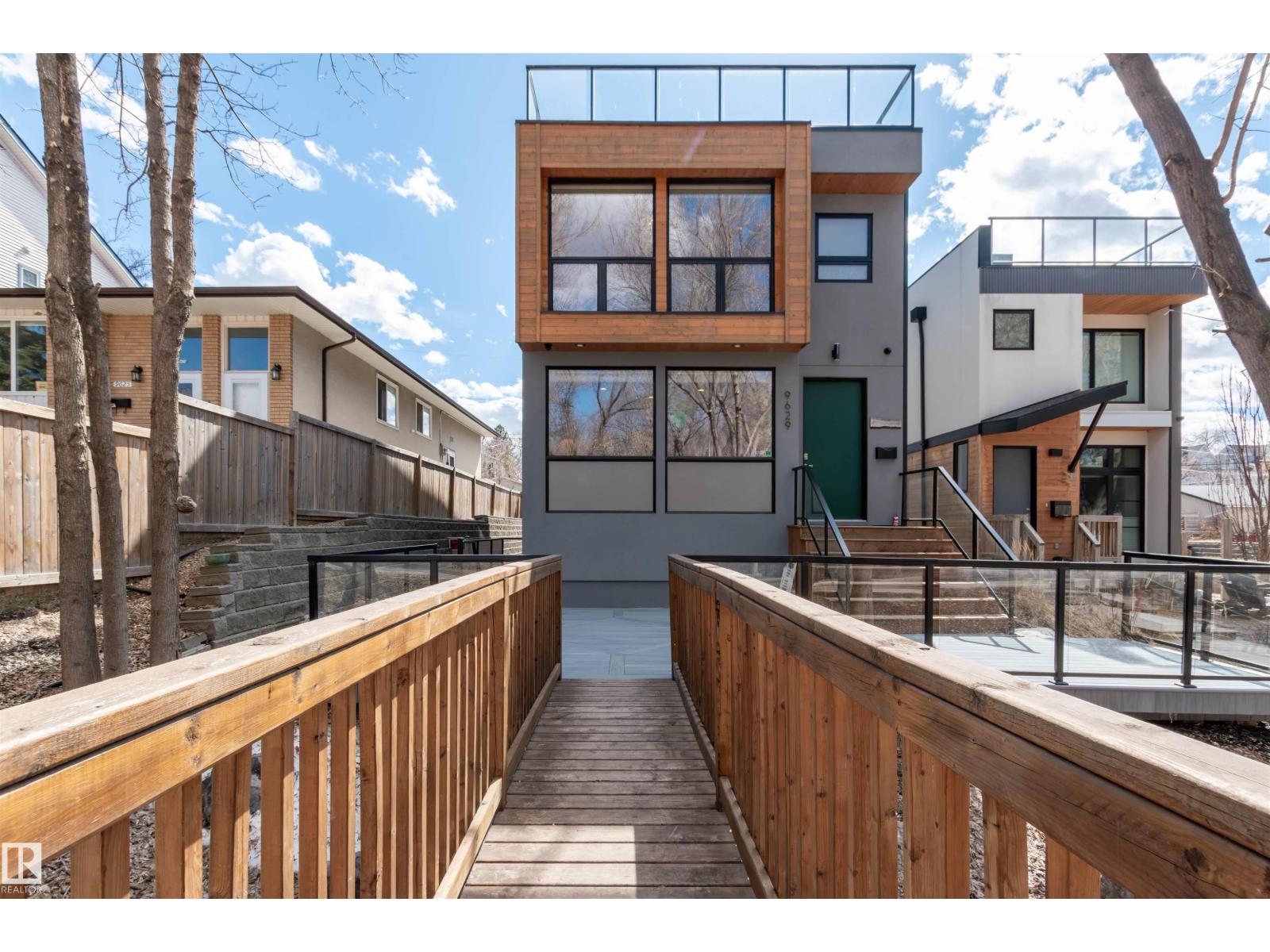 9629 84 Av Nw, Edmonton, Alberta  T6C 1E7 - Photo 2 - E4483537