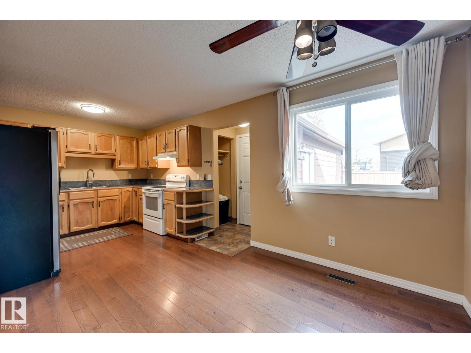 10634 158 Av Nw, Edmonton, Alberta  T5X 4H5 - Photo 6 - E4483536