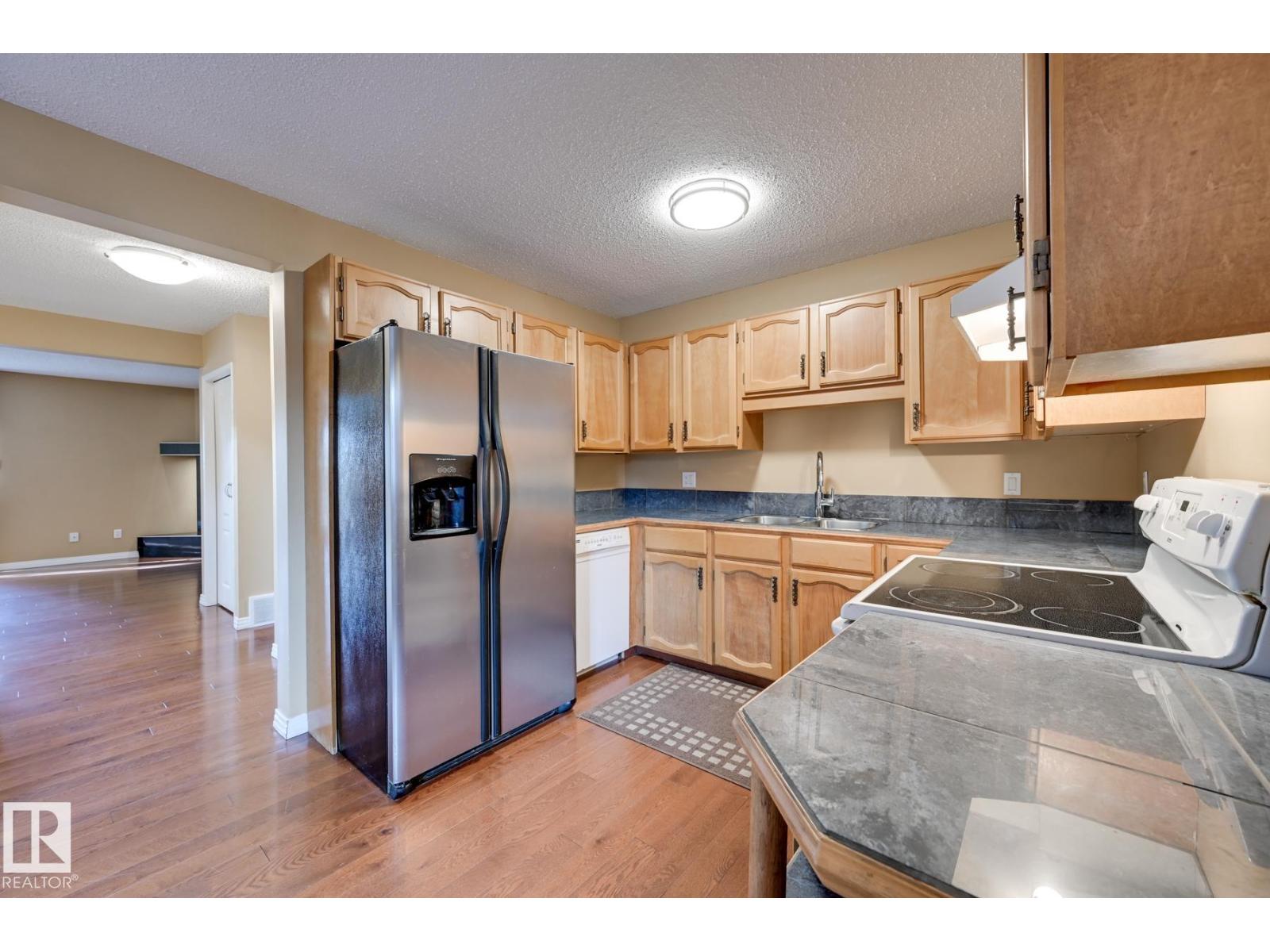 10634 158 Av Nw, Edmonton, Alberta  T5X 4H5 - Photo 4 - E4483536