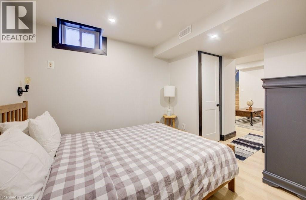 8 Spring Street E, Waterloo, Ontario  N2J 2L8 - Photo 44 - 40823288