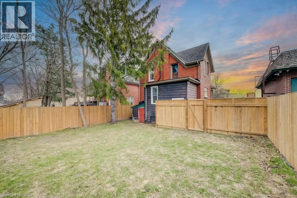 8 Spring Street E, Waterloo, Ontario  N2J 2L8 - Photo 49 - 40823288