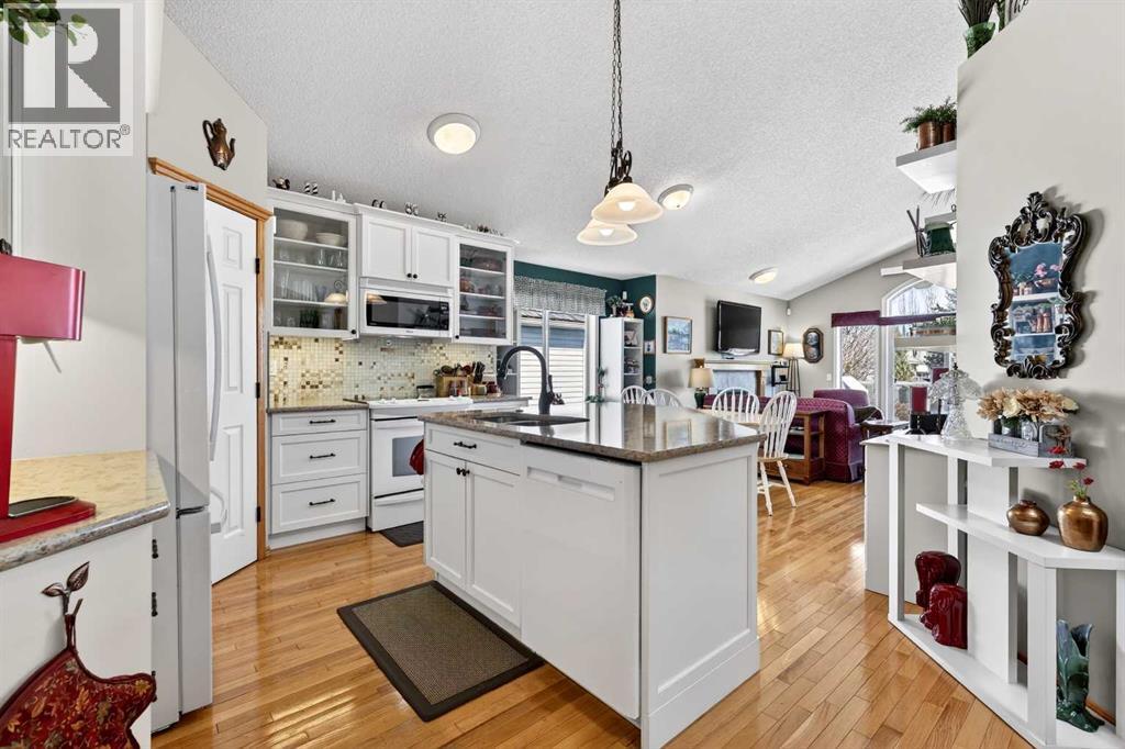 81 Chaparral Villas Se, Calgary, Alberta  T2X 3N6 - Photo 5 - A2303298