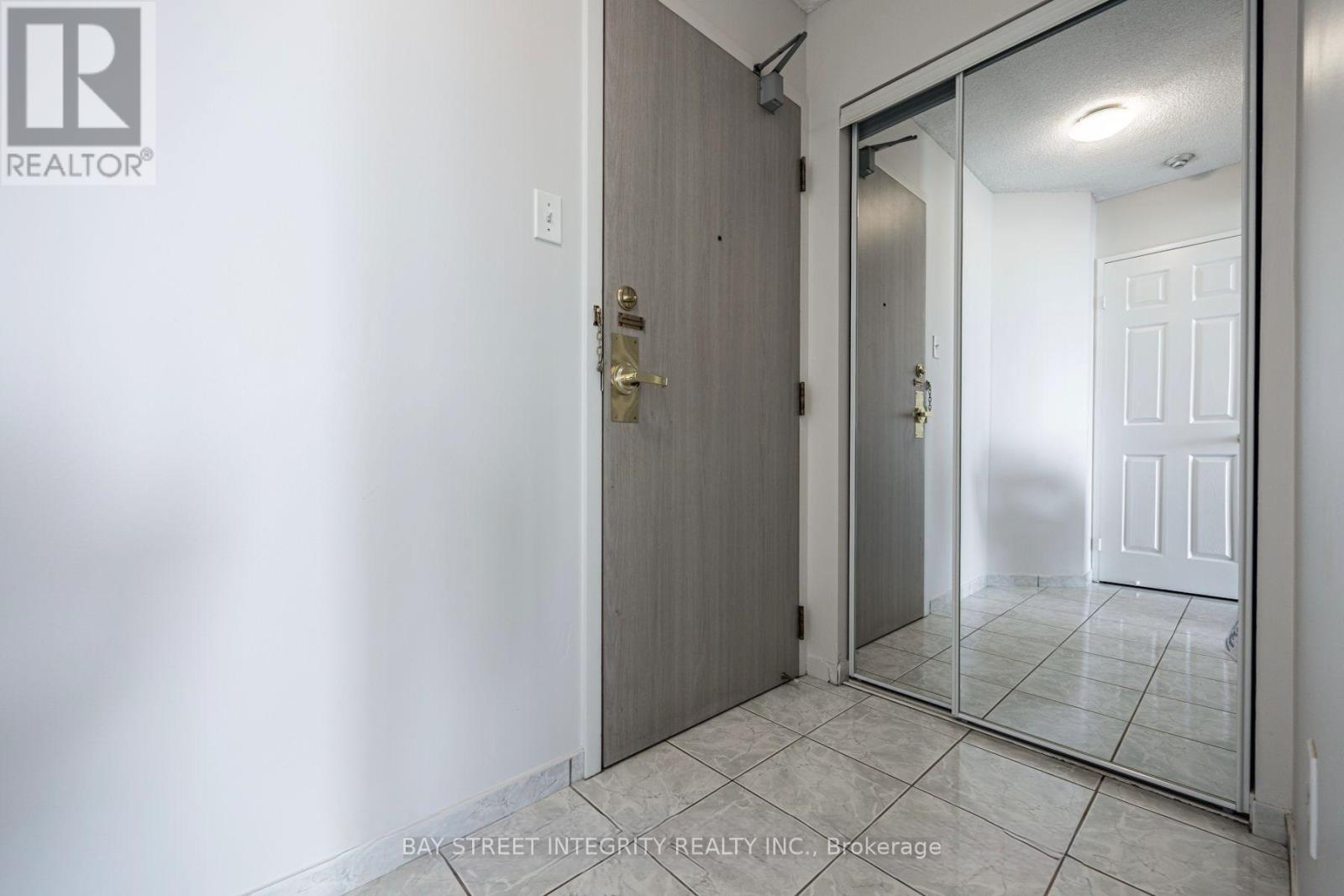 1606 - 2177 Burnhamthorpe Road W, Mississauga, Ontario  L5L 5P9 - Photo 4 - W13031290