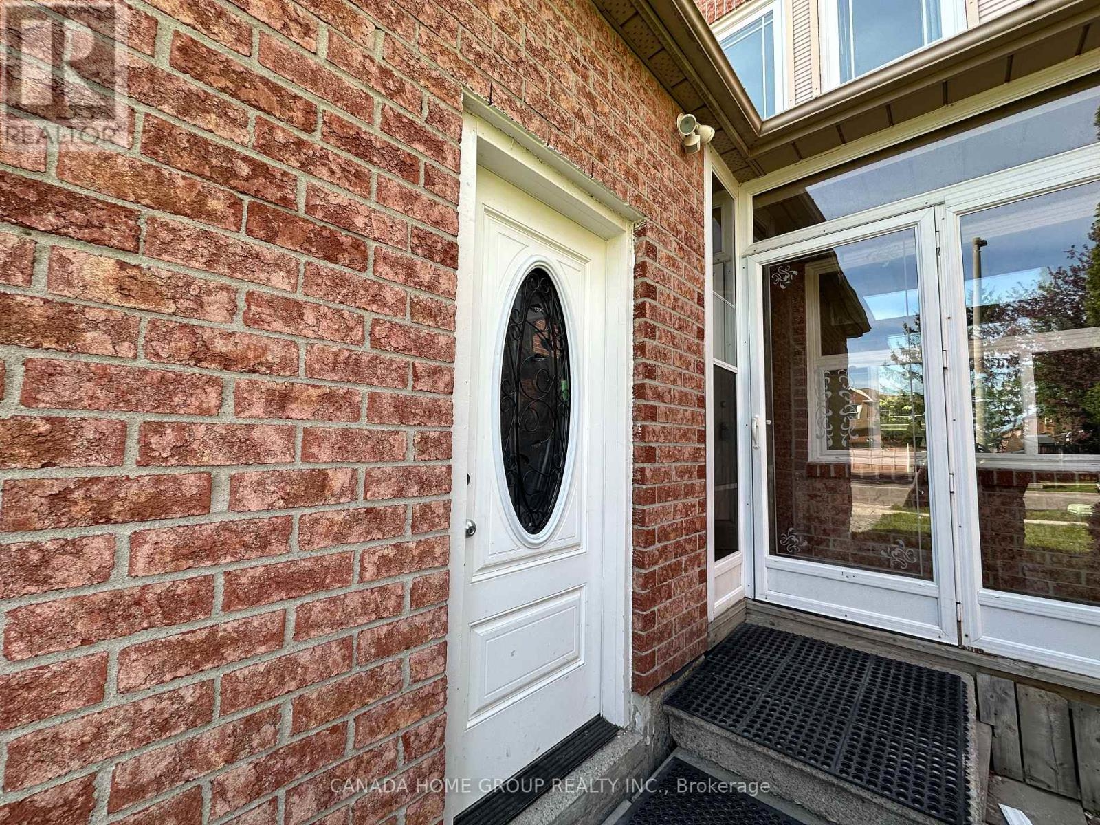 303 Riel Drive, Mississauga, Ontario  L5B 3K1 - Photo 3 - W13031398