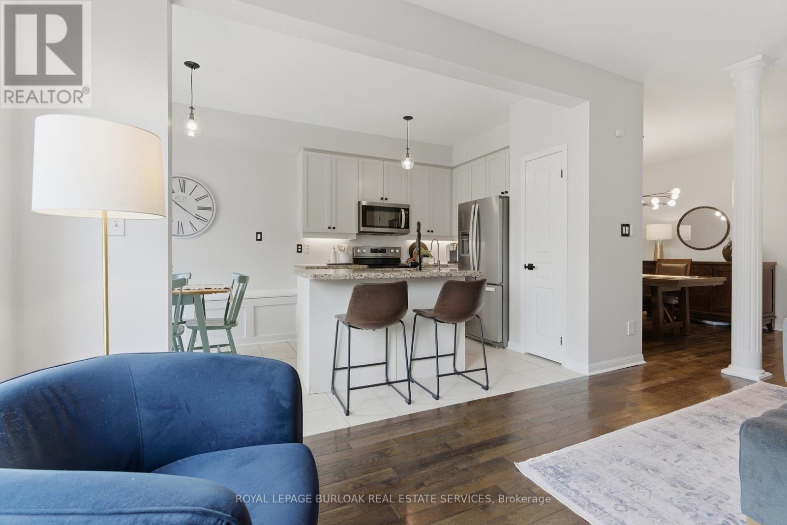 2267 Whistling Springs Crescent, Oakville, Ontario  L6M 5G5 - Photo 7 - W13031472