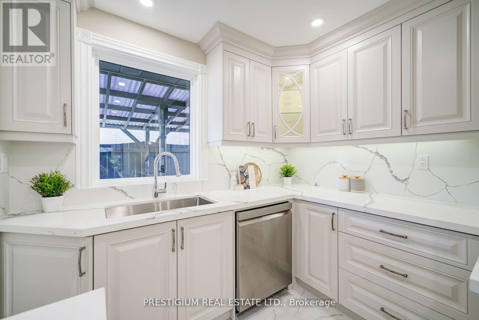 Upper Level - 6 Willis Drive, Brampton, Ontario  L6W 1A9 - Photo 18 - W13031516