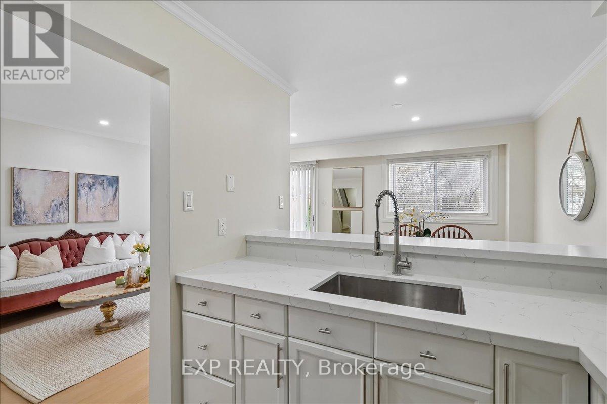 72 - 1556 Lancaster Drive, Oakville, Ontario  L6H 2Z4 - Photo 13 - W13031528