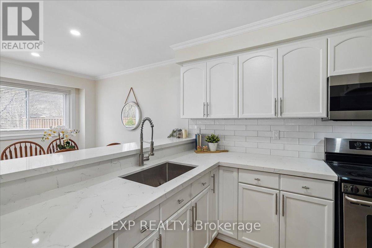 72 - 1556 Lancaster Drive, Oakville, Ontario  L6H 2Z4 - Photo 15 - W13031528