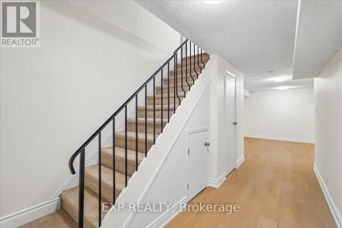 72 - 1556 Lancaster Drive, Oakville, Ontario  L6H 2Z4 - Photo 25 - W13031528