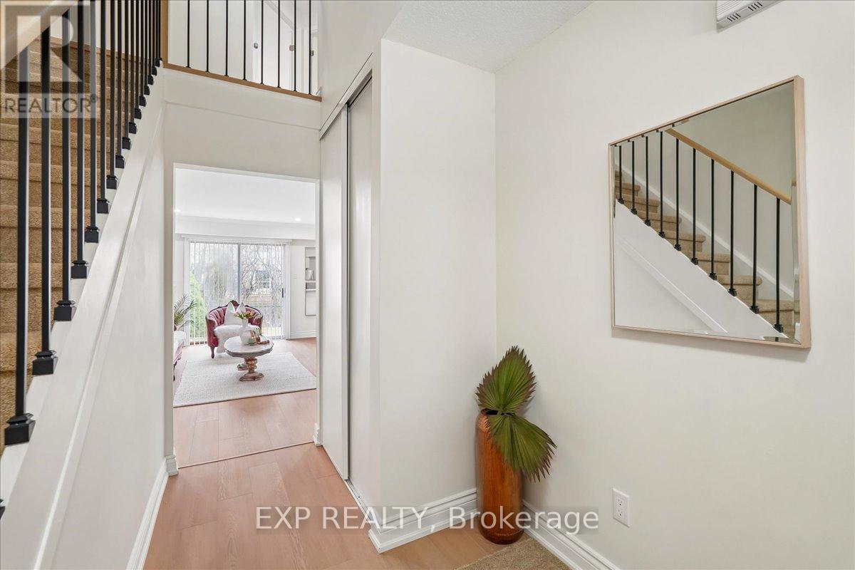 72 - 1556 Lancaster Drive, Oakville, Ontario  L6H 2Z4 - Photo 4 - W13031528