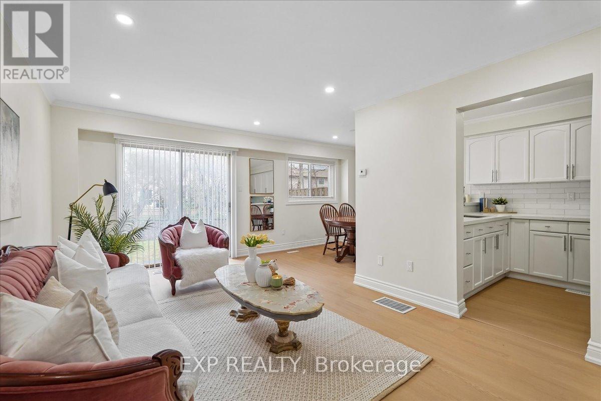 72 - 1556 Lancaster Drive, Oakville, Ontario  L6H 2Z4 - Photo 6 - W13031528