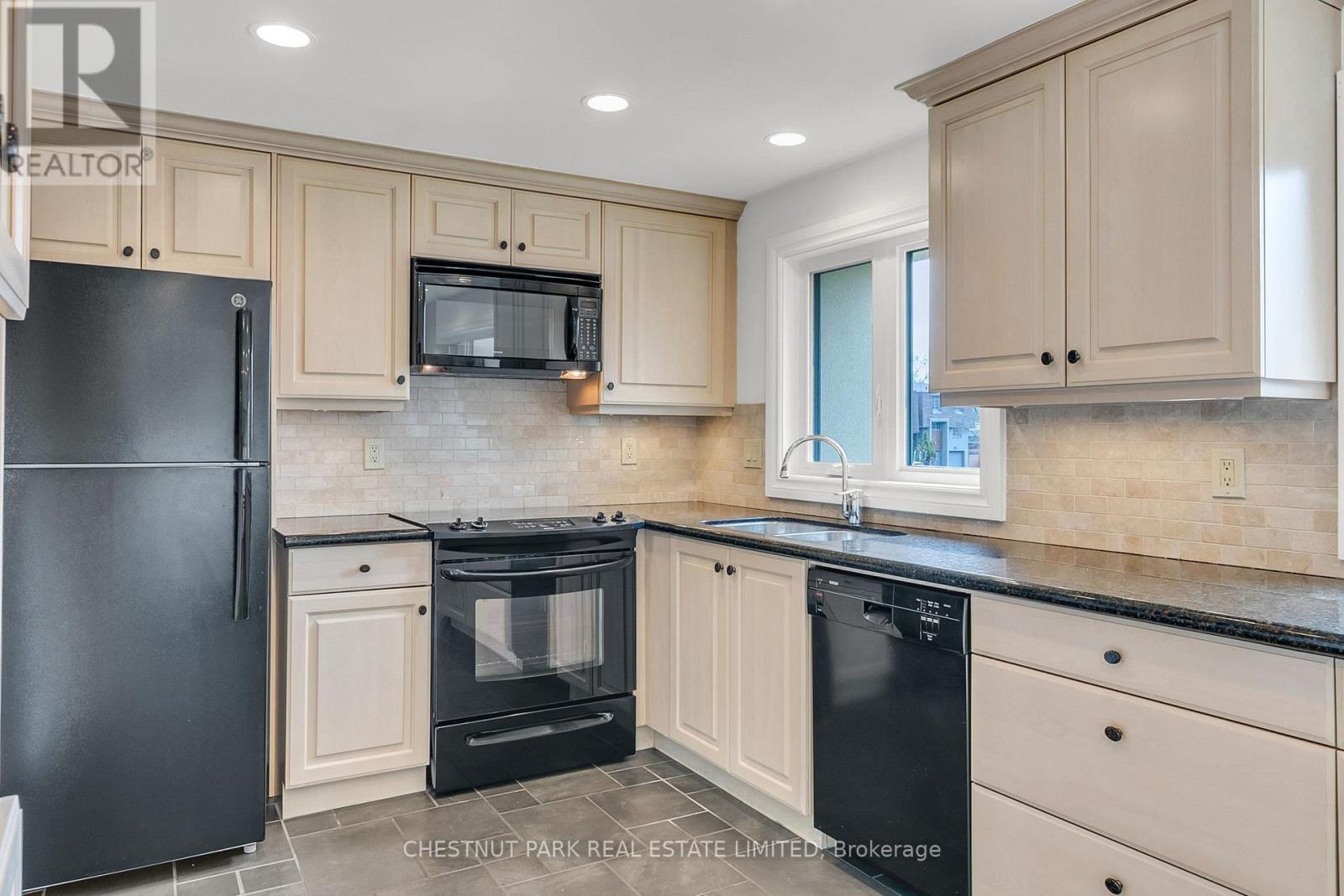 80 Shadberry Drive, Toronto, Ontario  M2H 3C8 - Photo 12 - C13028516