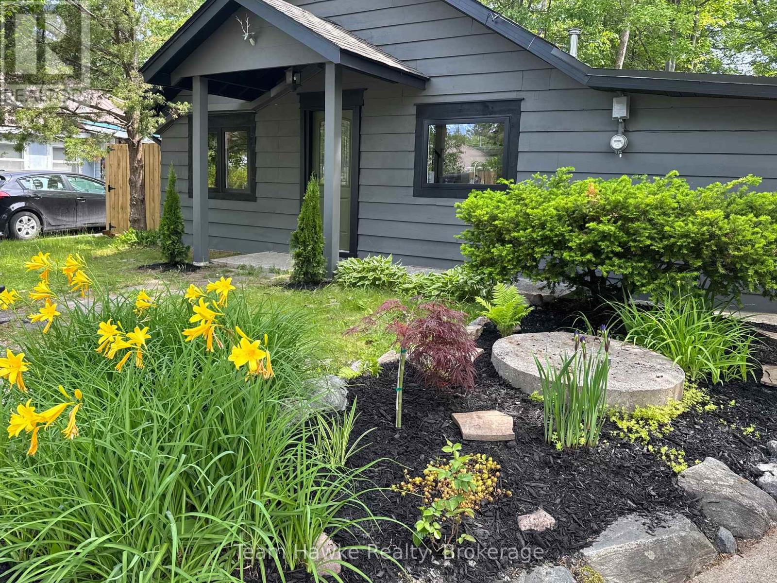 283 Tiny Beaches Road S, Tiny, Ontario  L0L 2J0 - Photo 2 - S12946308