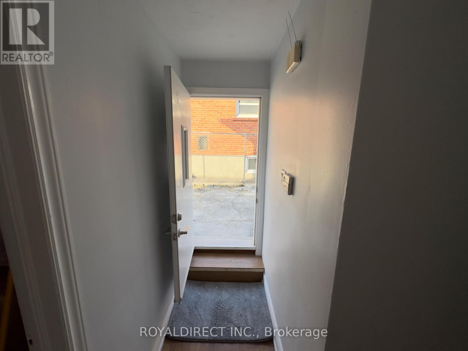 3261 Lawrence Avenue E, Toronto, Ontario  M1H 1A5 - Photo 4 - E12882224