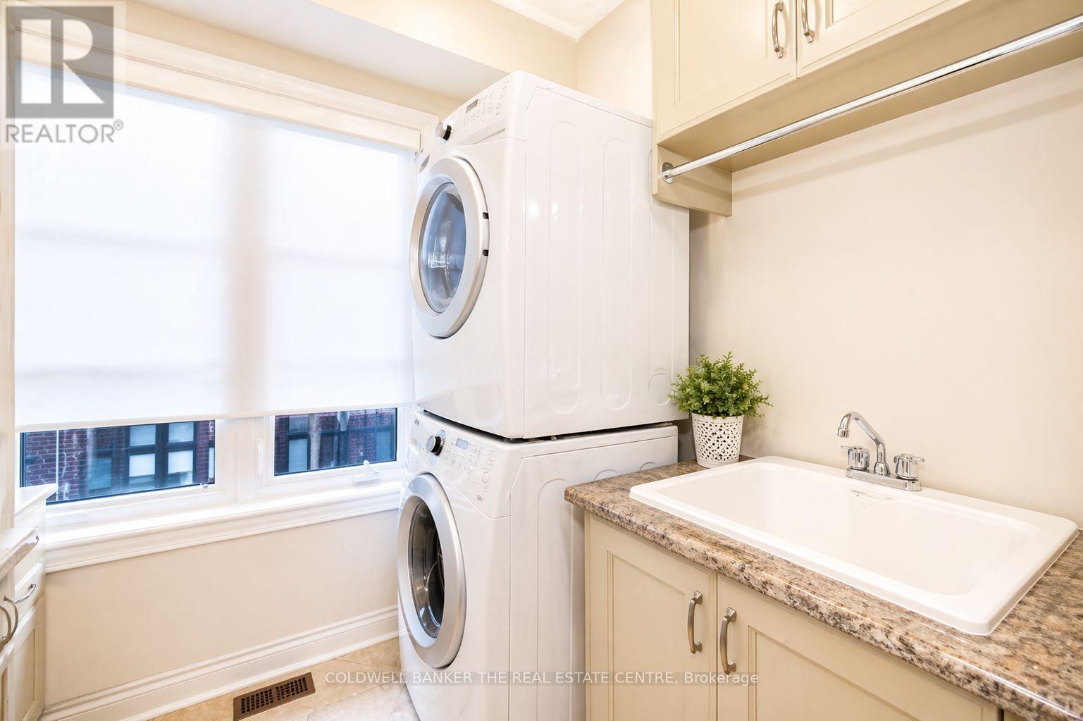 10 Powseland Crescent, Vaughan, Ontario  L4L 0C5 - Photo 10 - N12904748