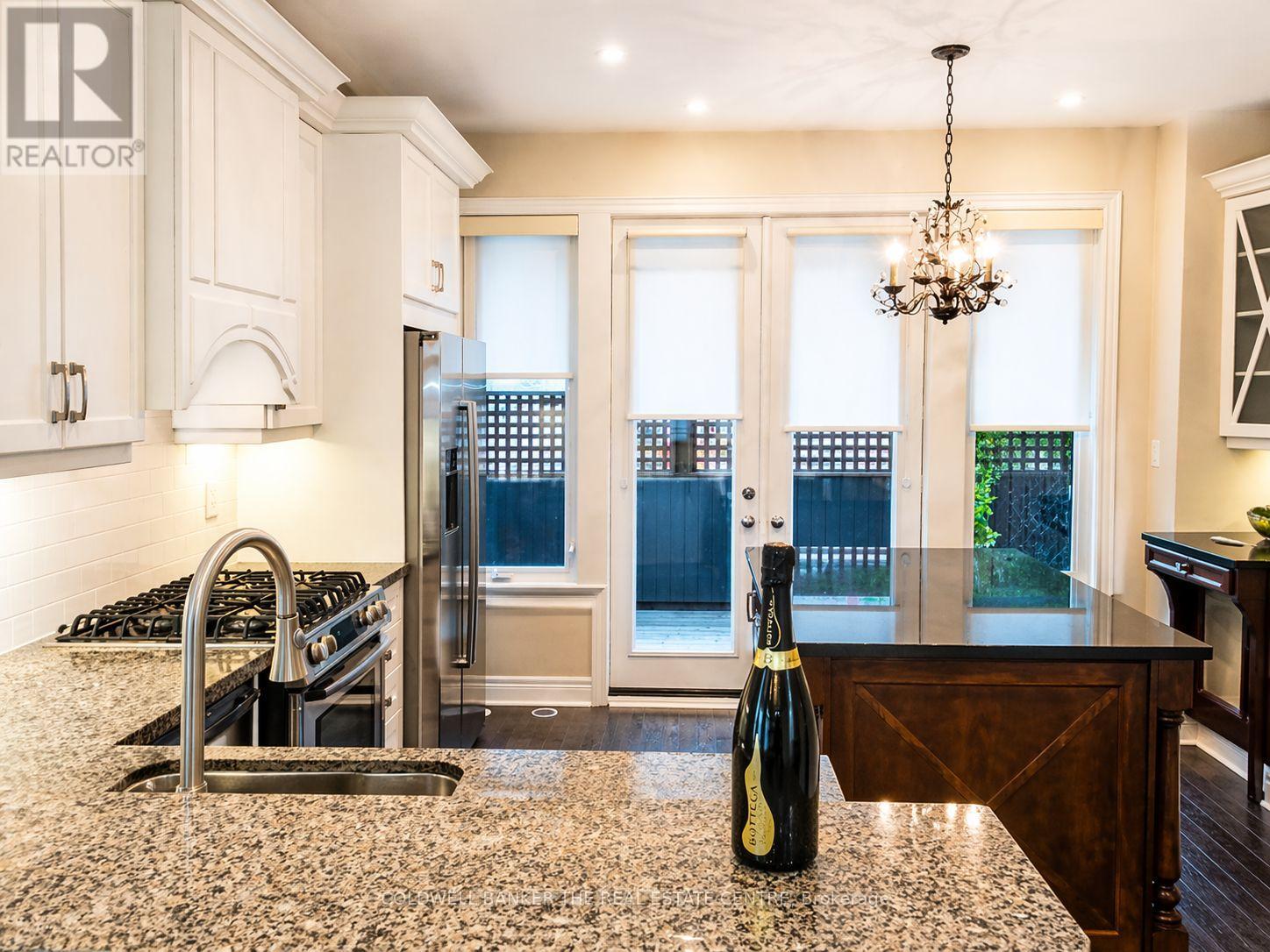 10 Powseland Crescent, Vaughan, Ontario  L4L 0C5 - Photo 3 - N12904748