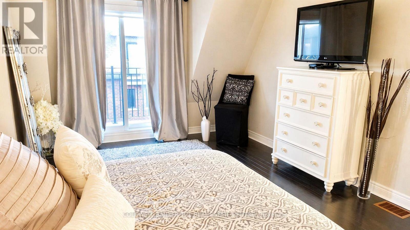 10 Powseland Crescent, Vaughan, Ontario  L4L 0C5 - Photo 7 - N12904748