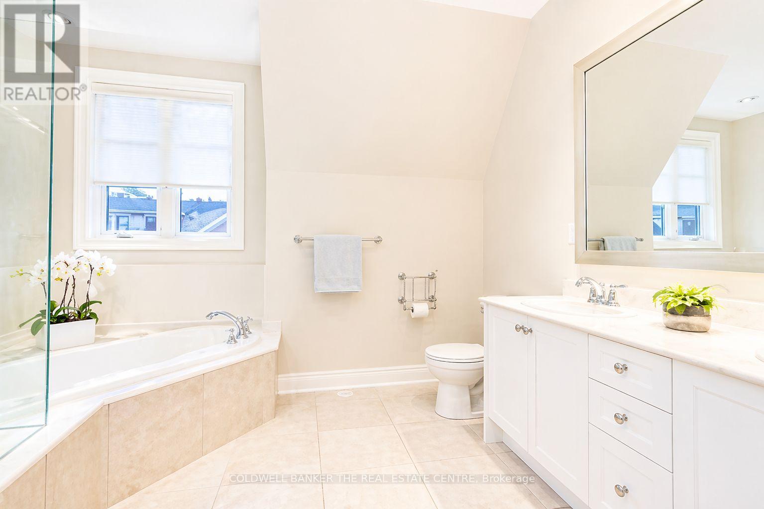 10 Powseland Crescent, Vaughan, Ontario  L4L 0C5 - Photo 11 - N12904748