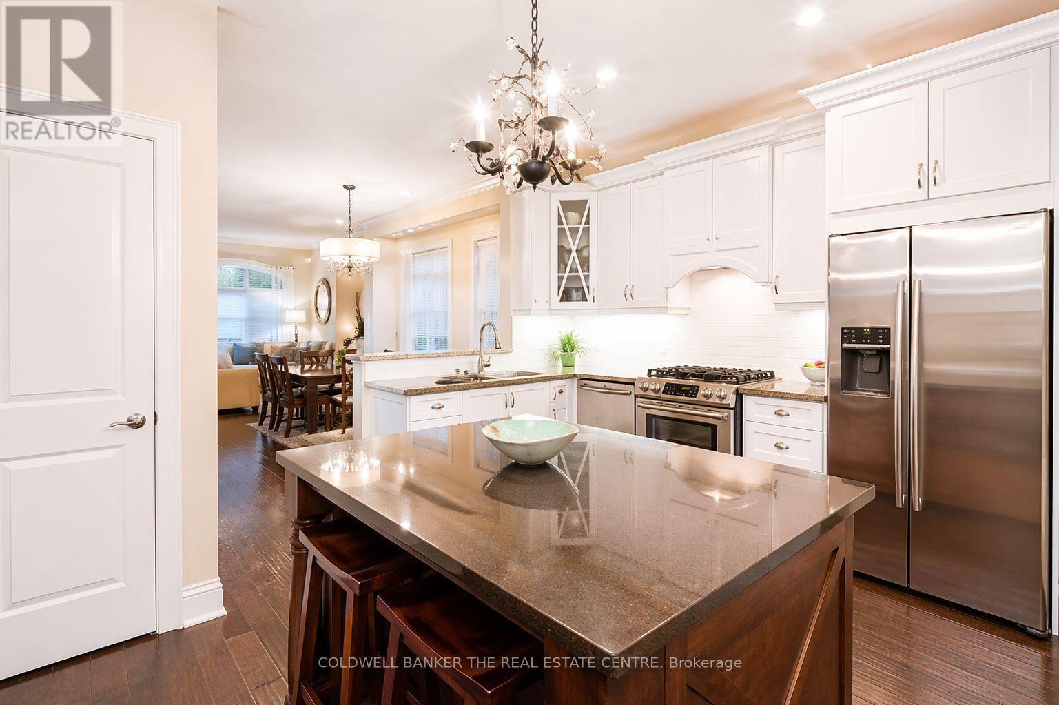 10 Powseland Crescent, Vaughan, Ontario  L4L 0C5 - Photo 4 - N12904748