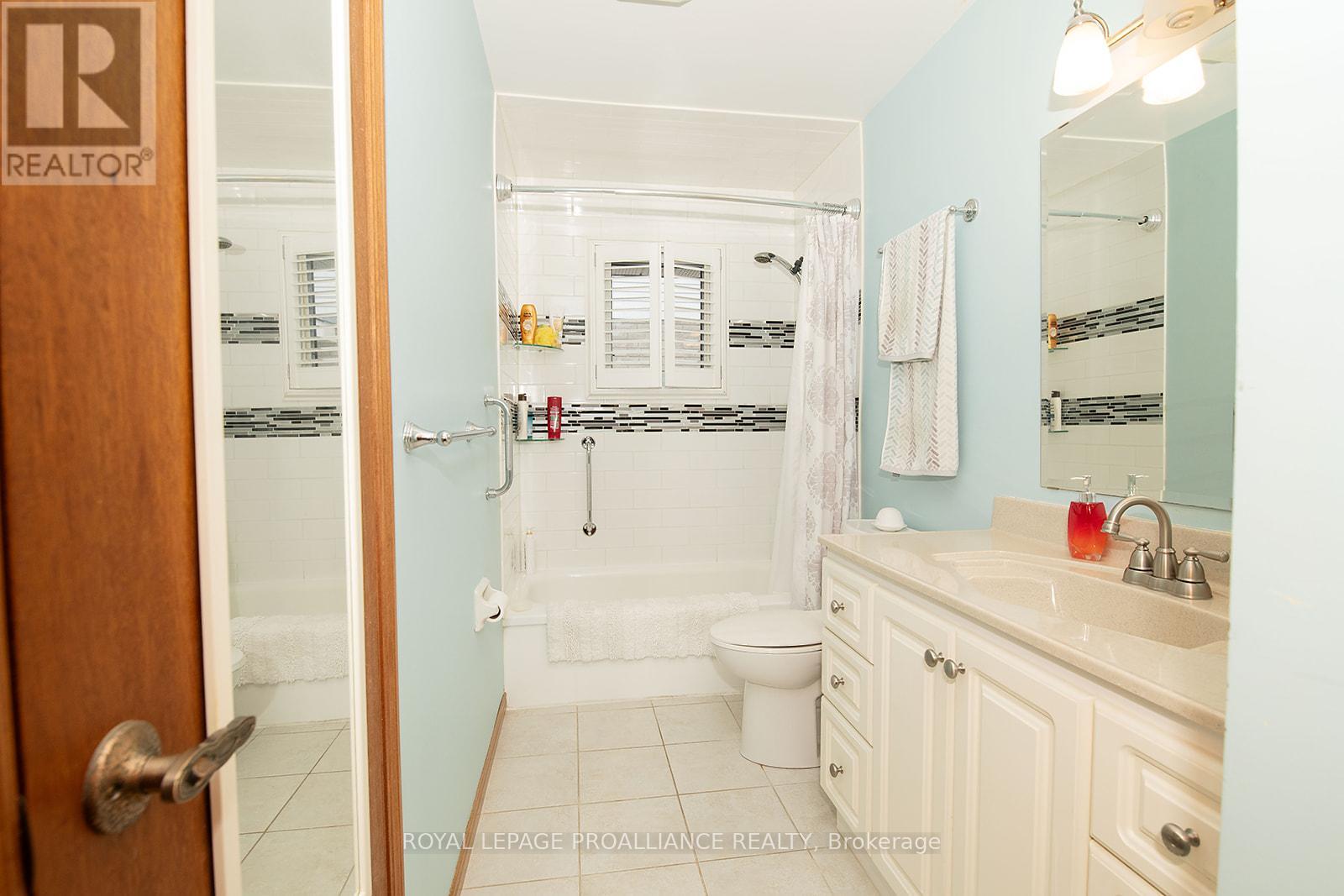 35 Morris Drive, Belleville, Ontario  K8P 5B3 - Photo 18 - X12888544