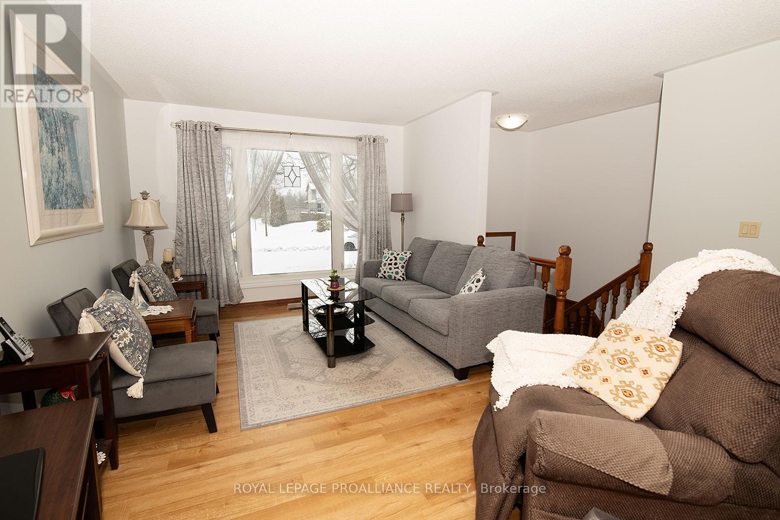 35 Morris Drive, Belleville, Ontario  K8P 5B3 - Photo 11 - X12888544