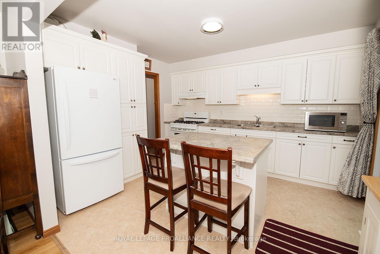 35 Morris Drive, Belleville, Ontario  K8P 5B3 - Photo 8 - X12888544