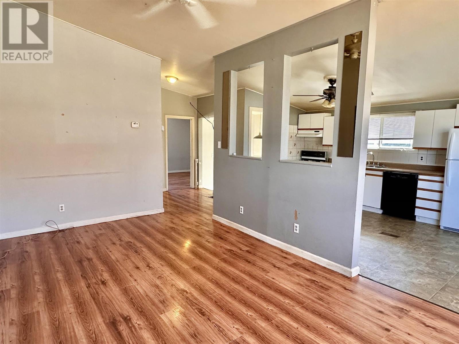 98a Axmith Ave, Elliot Lake, Ontario  P5A 1B8 - Photo 4 - SM260656