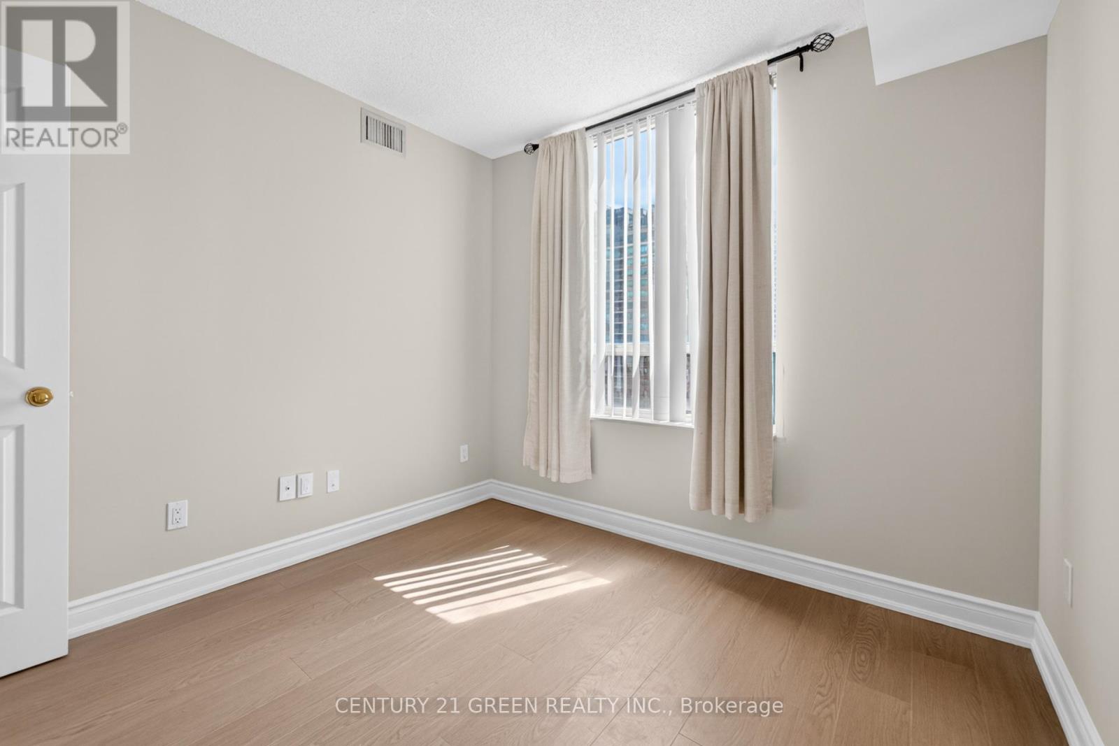 1101 - 265 Enfield Place, Mississauga, Ontario  L5B 3Y7 - Photo 11 - W13030048