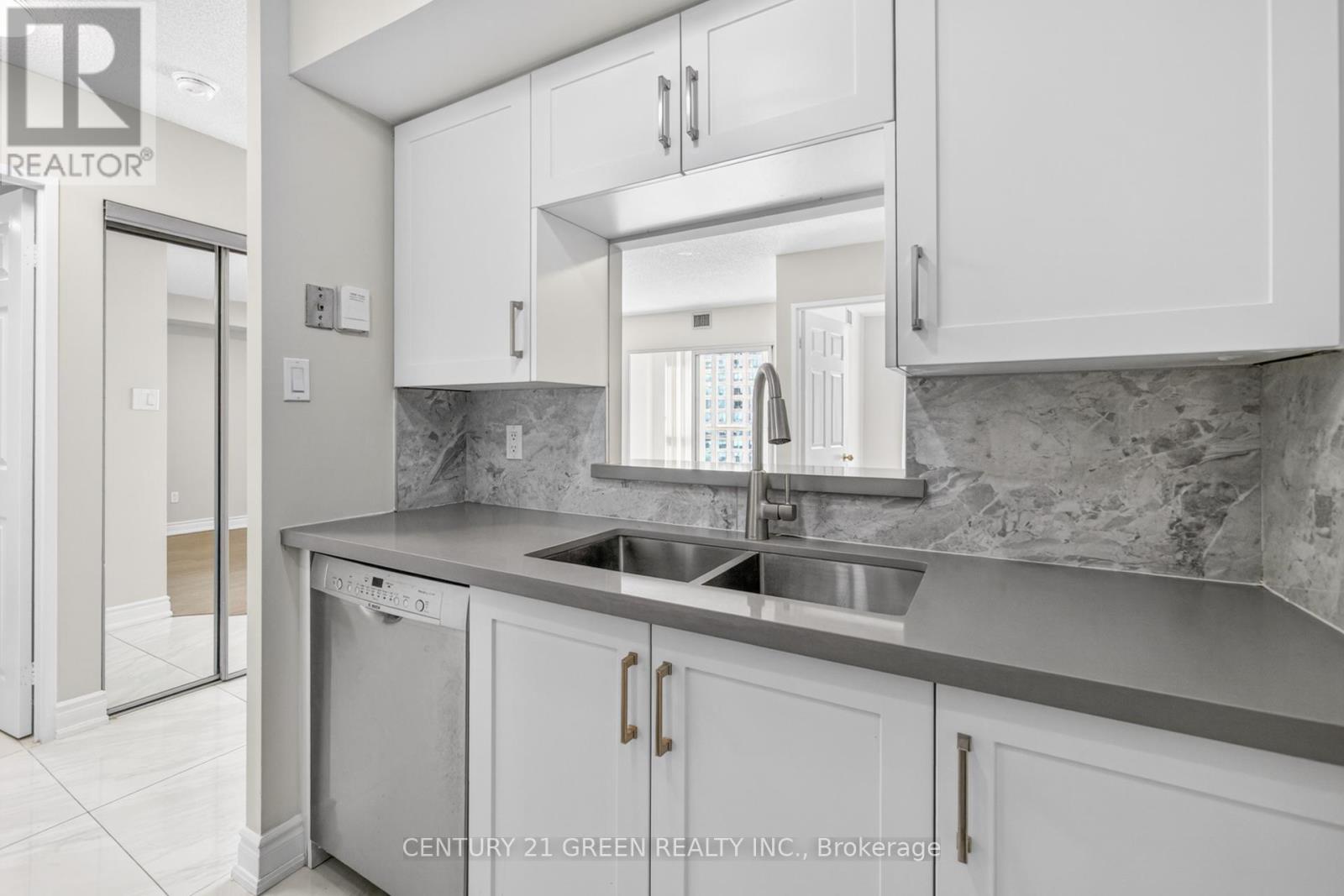 1101 - 265 Enfield Place, Mississauga, Ontario  L5B 3Y7 - Photo 8 - W13030048