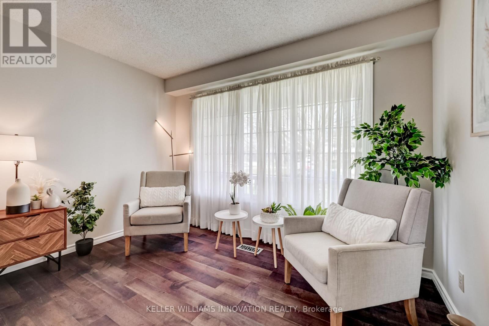 33 Carlyle Place, Kitchener, Ontario  N2P 1R6 - Photo 1 - X13031296