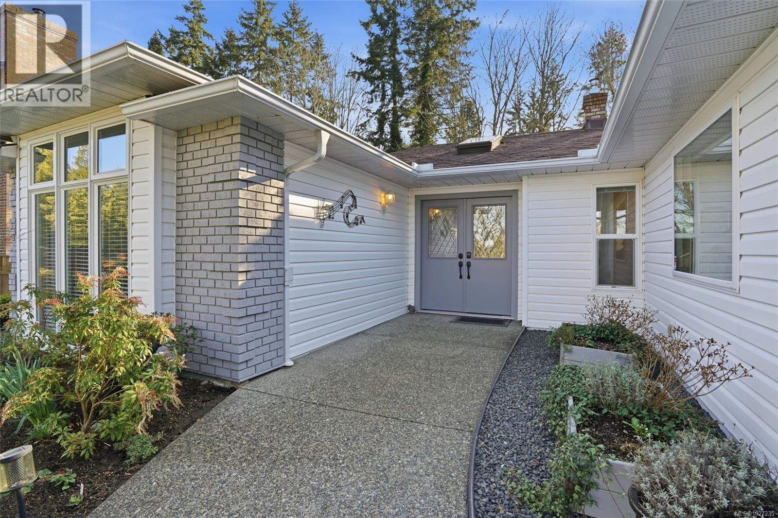 1148 Clubhouse Dr, Qualicum Beach, British Columbia  V9K 1C4 - Photo 5 - 1027235