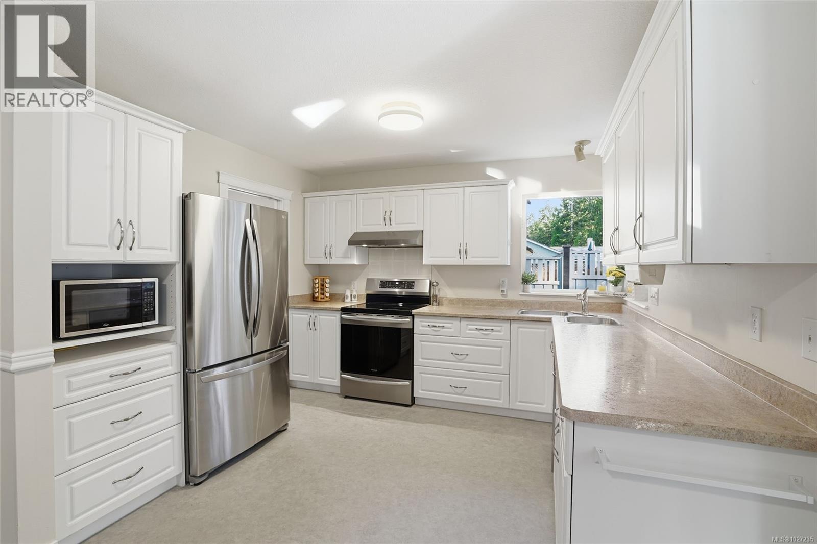 1148 Clubhouse Dr, Qualicum Beach, British Columbia  V9K 1C4 - Photo 11 - 1027235