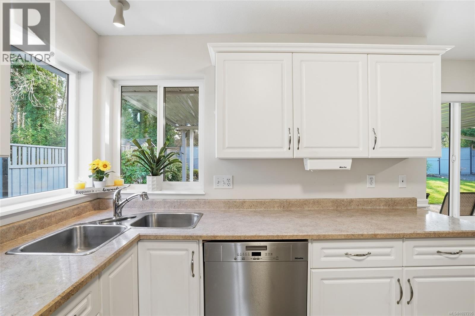 1148 Clubhouse Dr, Qualicum Beach, British Columbia  V9K 1C4 - Photo 13 - 1027235