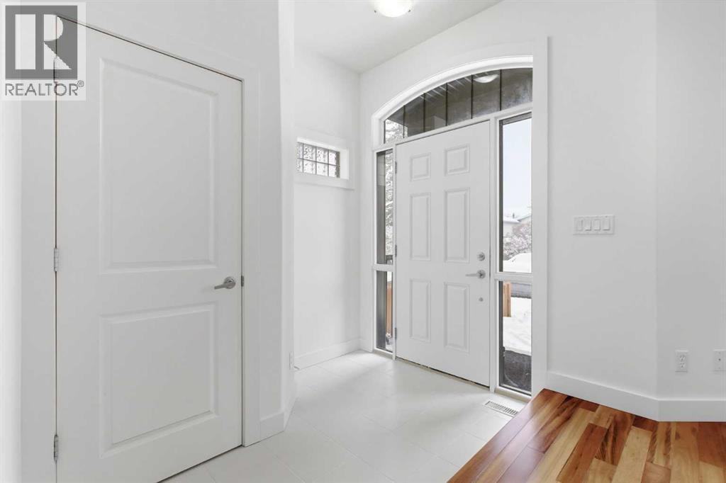 2623 25a Street SW, Calgary, Alberta  T3E 1Z3 - Photo 3 - A2299241