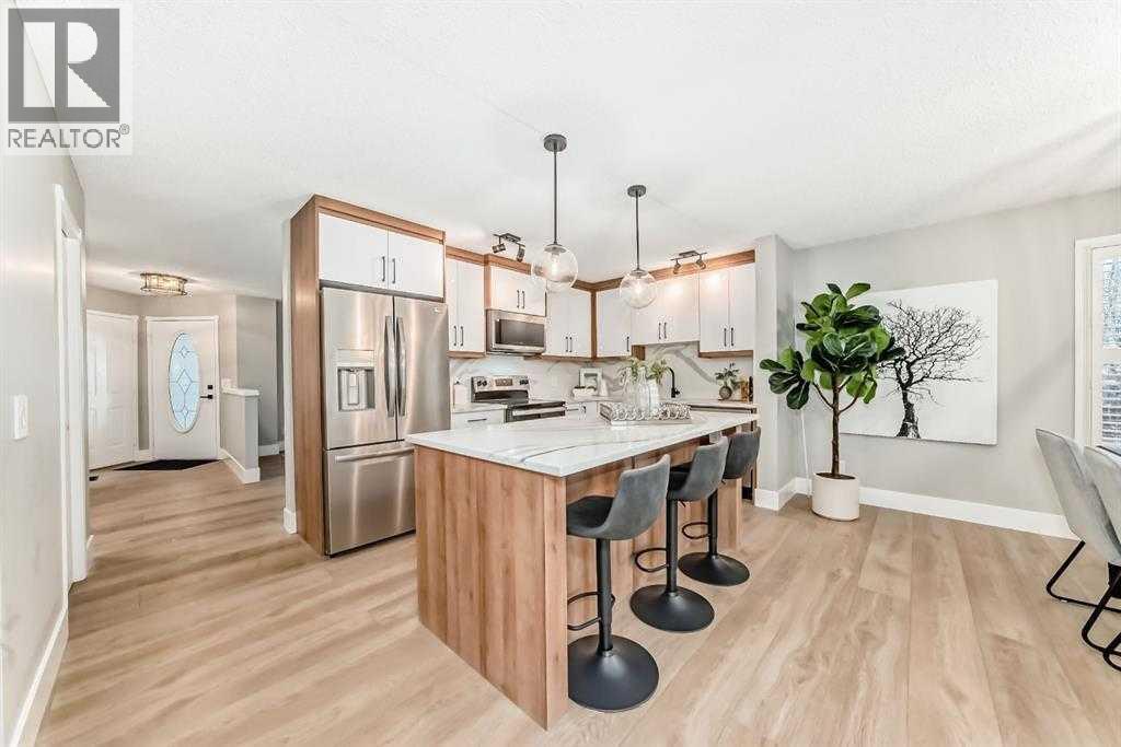 125 Lakeview Shores, Chestermere, Alberta  T1X 1H1 - Photo 3 - A2303179