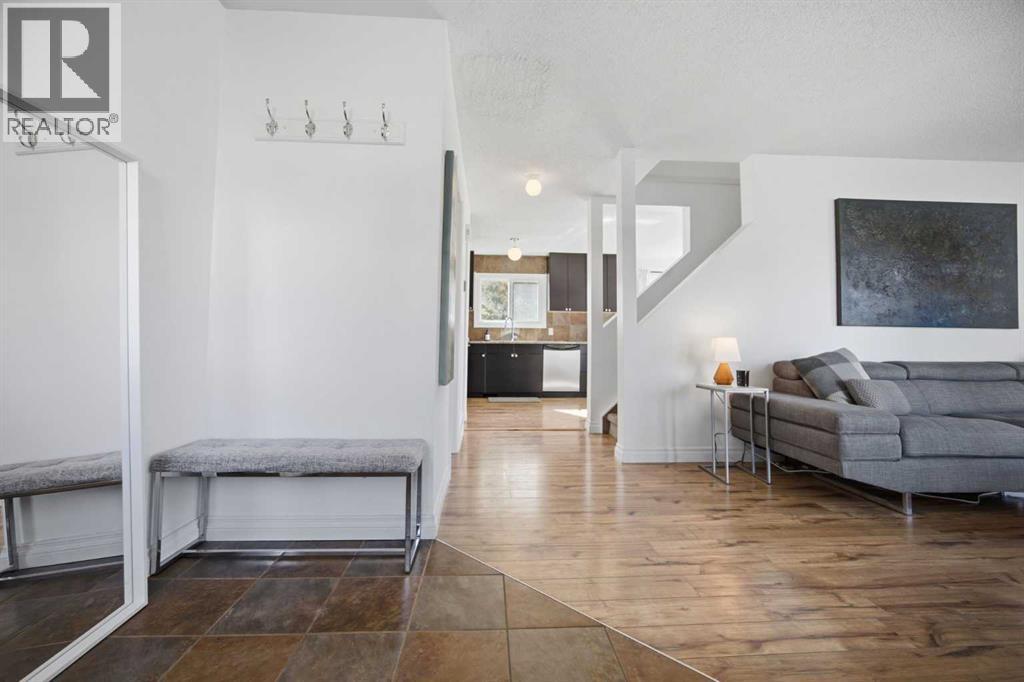 221 Deerpoint Lane Se, Calgary, Alberta  T2J 6M6 - Photo 5 - A2304085