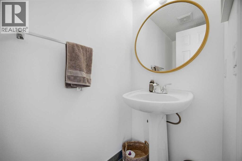 221 Deerpoint Lane Se, Calgary, Alberta  T2J 6M6 - Photo 17 - A2304085