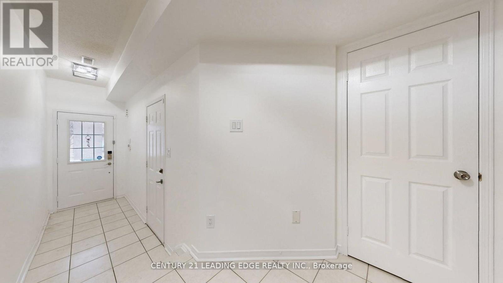 38 Rumi Crescent, Toronto, Ontario  M4A 2X6 - Photo 3 - C13031382