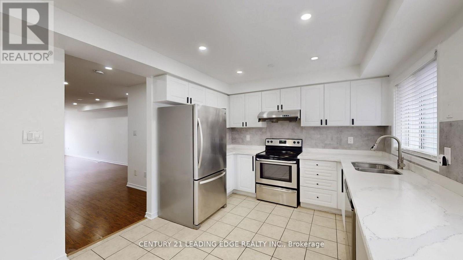 38 Rumi Crescent, Toronto, Ontario  M4A 2X6 - Photo 4 - C13031382