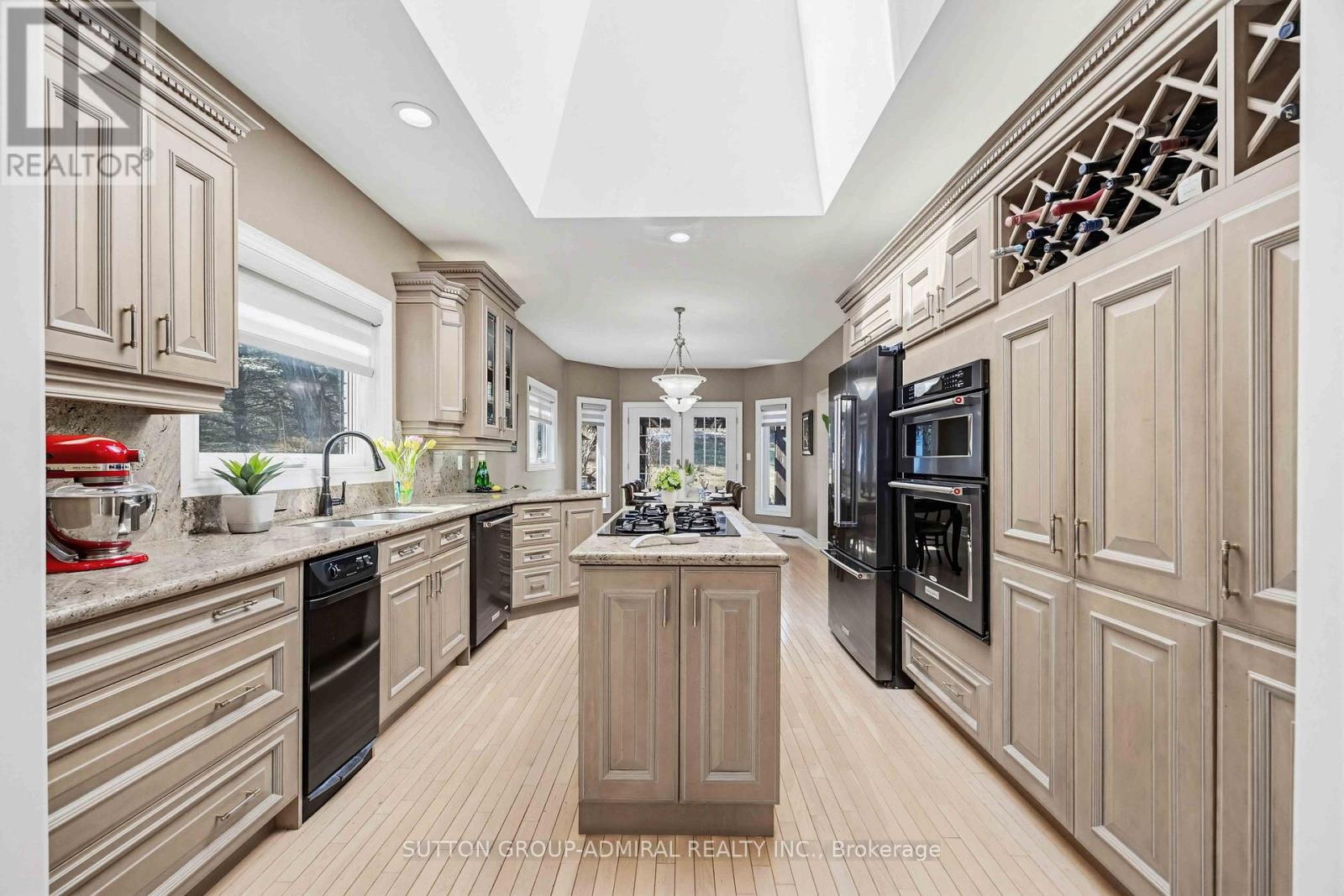 71 Glacier Court, Vaughan, Ontario  L6A 2V3 - Photo 7 - N12976274