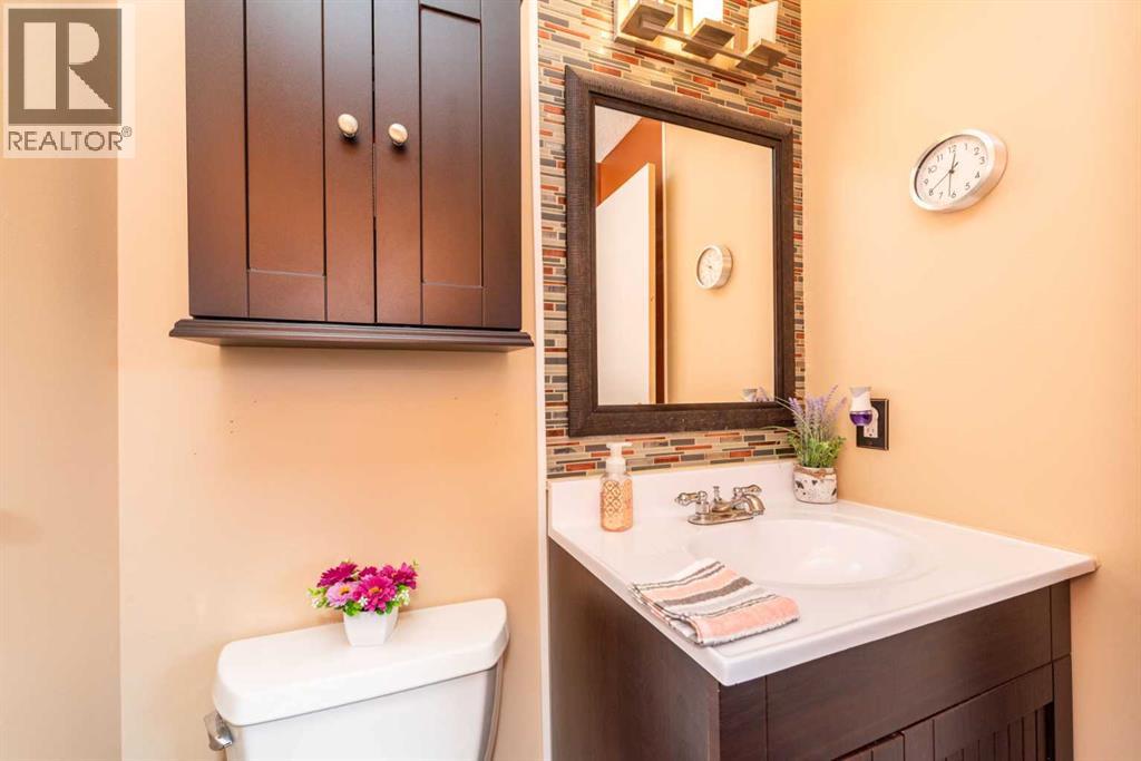 78 Queen Anne Close Se, Calgary, Alberta  T2J 6E5 - Photo 12 - A2304273