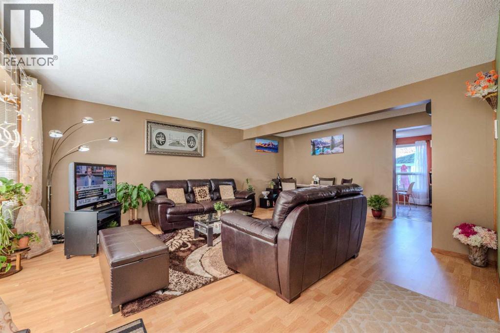 78 Queen Anne Close Se, Calgary, Alberta  T2J 6E5 - Photo 3 - A2304273