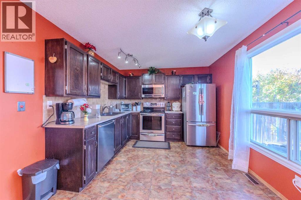 78 Queen Anne Close Se, Calgary, Alberta  T2J 6E5 - Photo 7 - A2304273