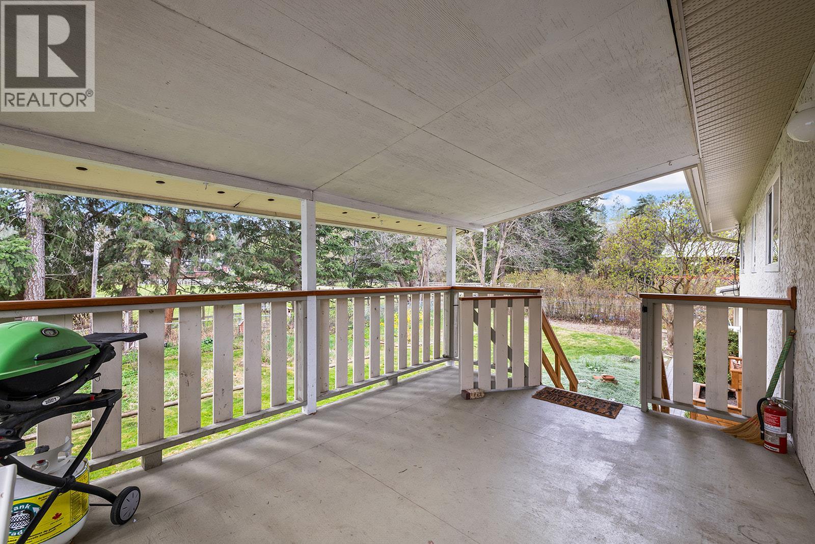 2085 Ruby Road, Kelowna, British Columbia  V1W 4B9 - Photo 13 - 10384160