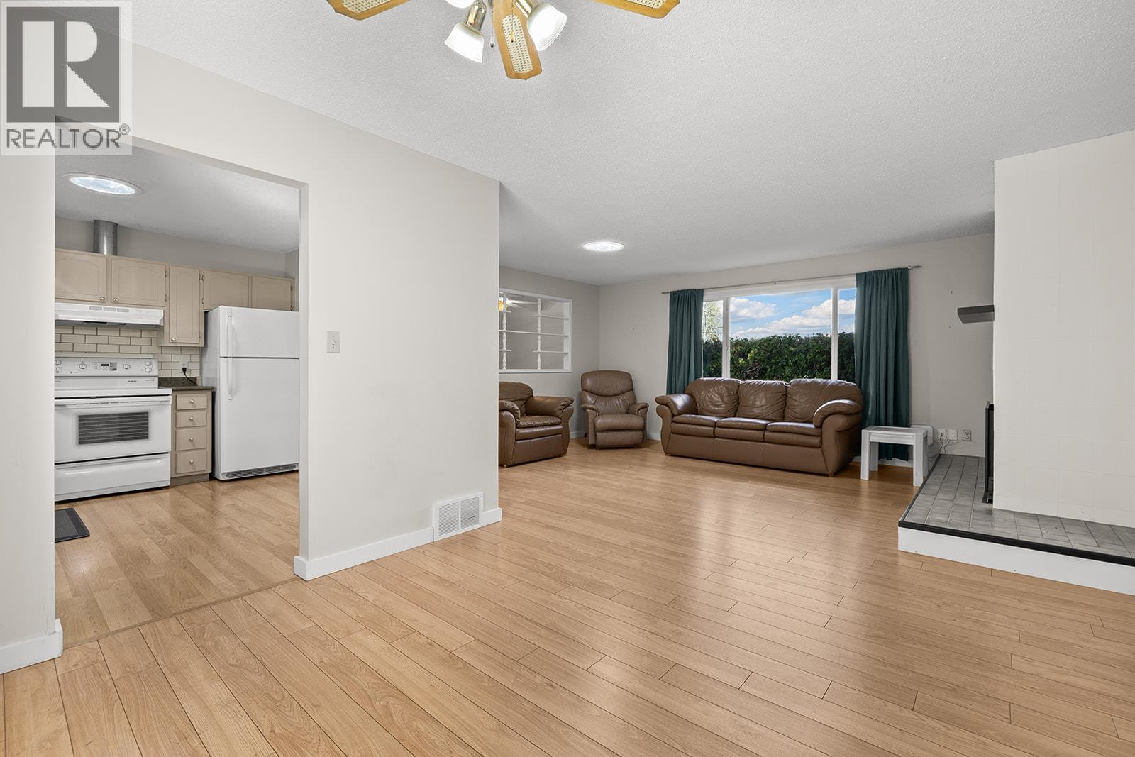 2085 Ruby Road, Kelowna, British Columbia  V1W 4B9 - Photo 15 - 10384160