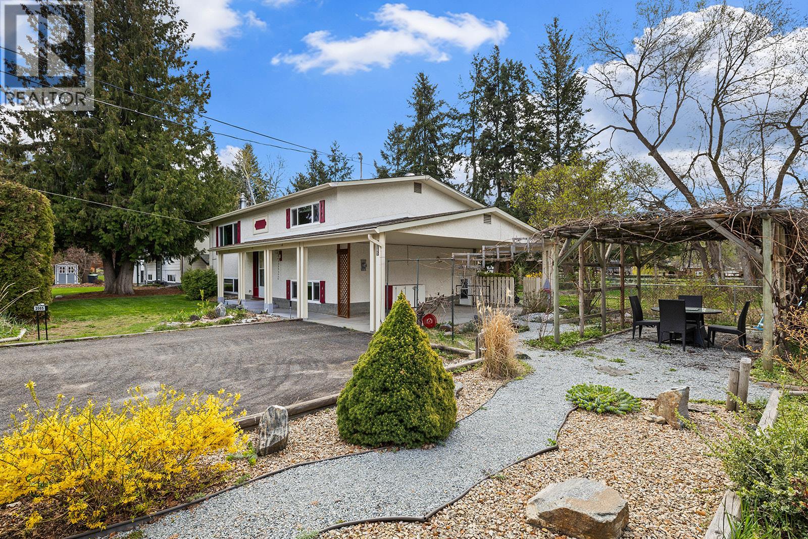 2085 Ruby Road, Kelowna, British Columbia  V1W 4B9 - Photo 2 - 10384160