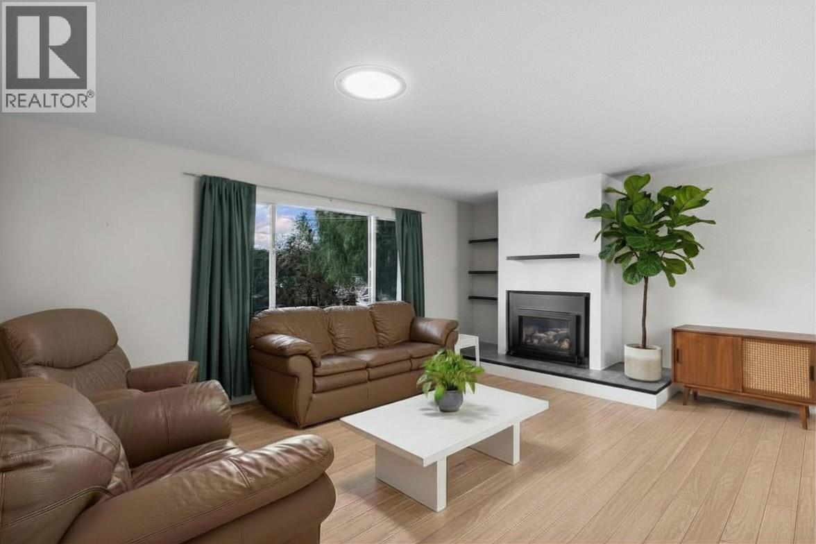 2085 Ruby Road, Kelowna, British Columbia  V1W 4B9 - Photo 5 - 10384160