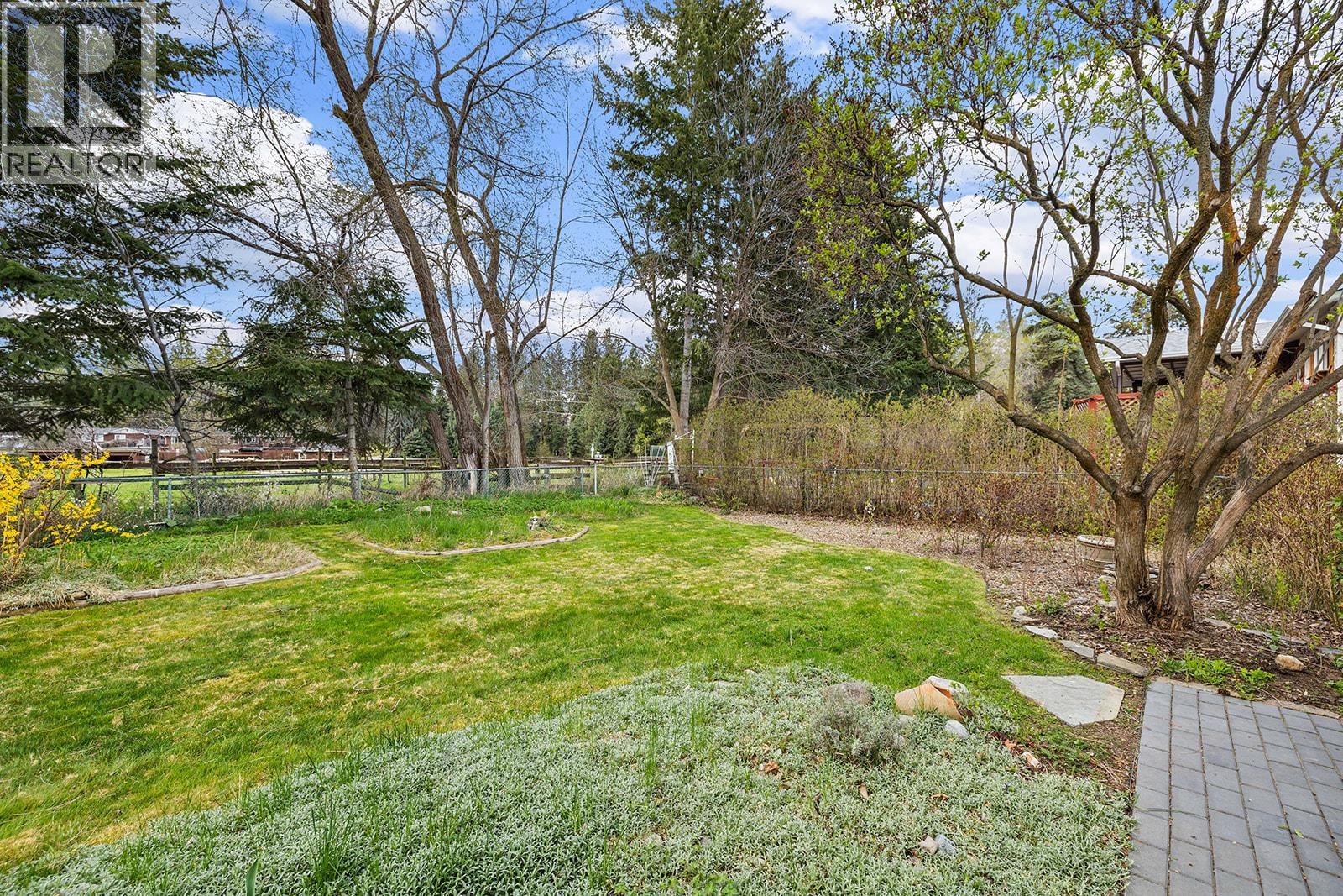 2085 Ruby Road, Kelowna, British Columbia  V1W 4B9 - Photo 53 - 10384160